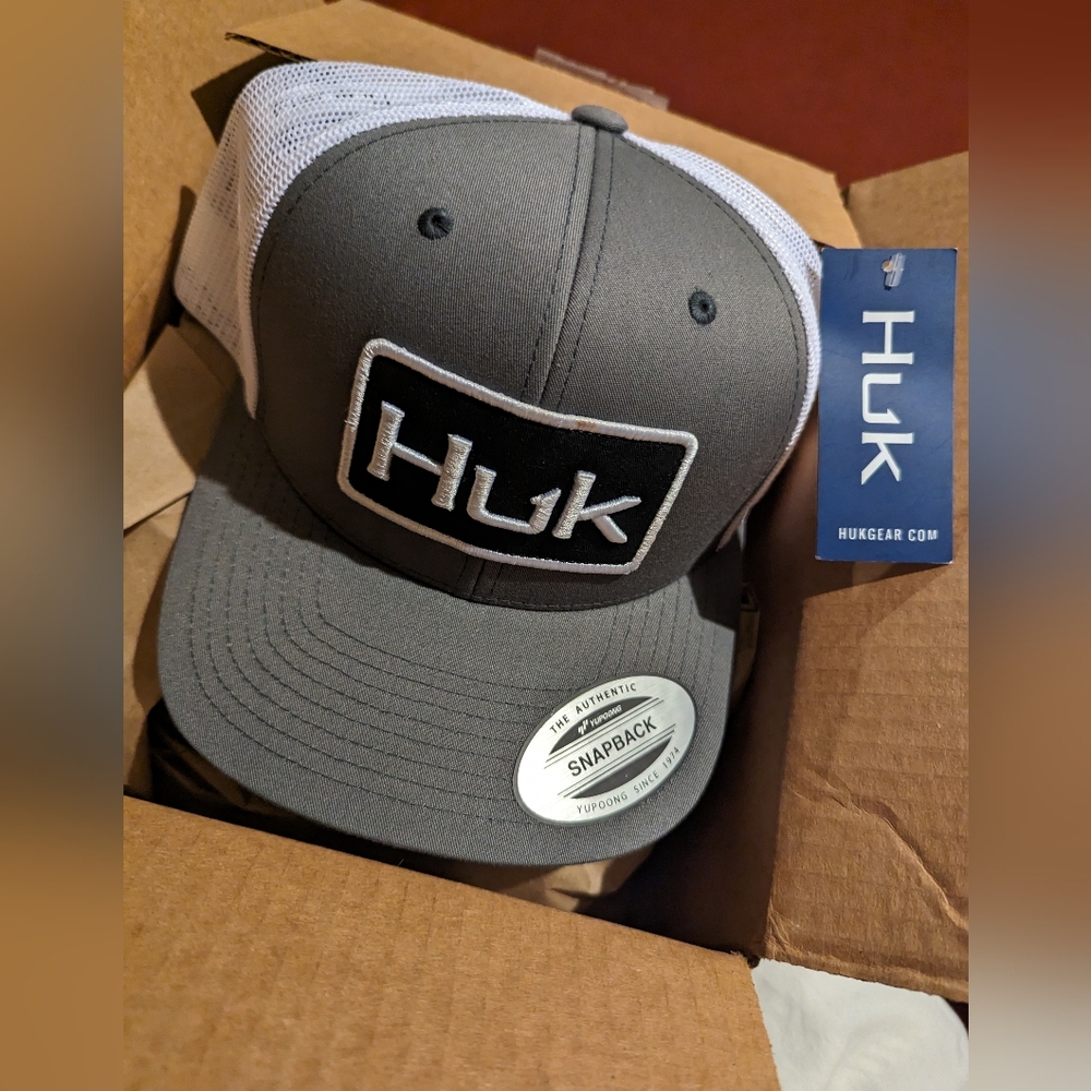 Huk Fishing Cap Grey/White Unisex.